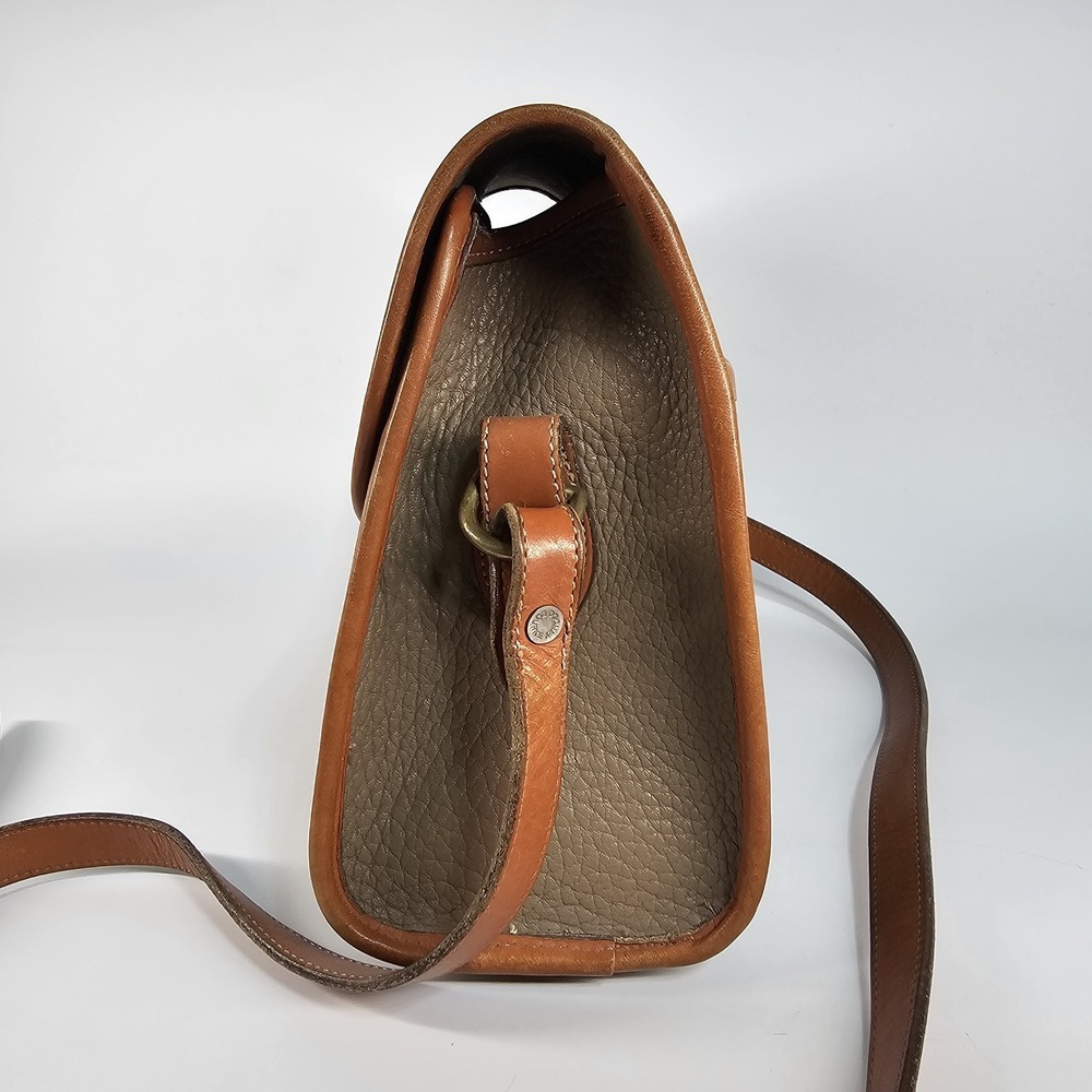 Vtg 90's Dooney & Bourke All Weather Leather Crossbody Bag Essex Flap Tan USA - Picture 10 of 16